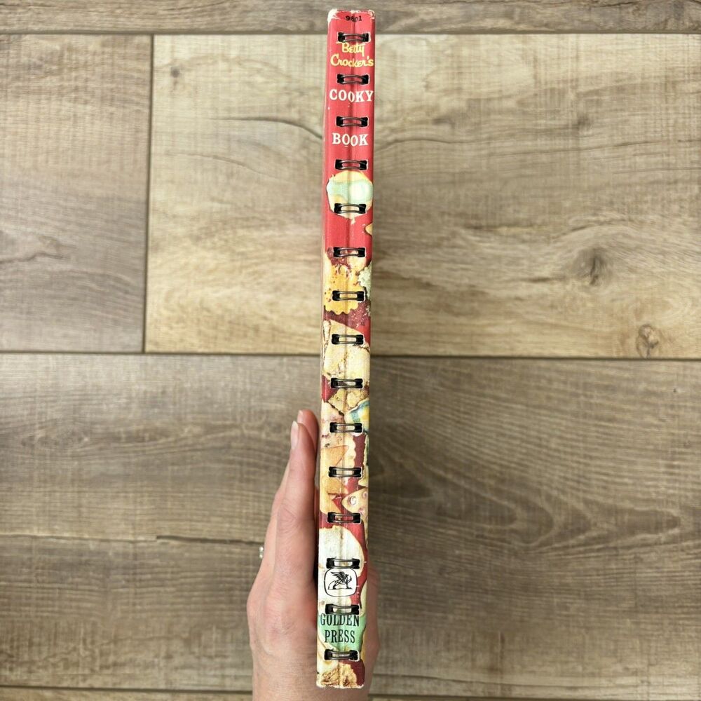 Vtg 1963 Betty Crocker's Cooky Book 1st Edition 8th Printing Spiral Bound HC - Picture 2 of 13